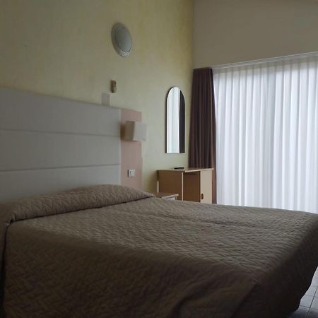 Hotel Foschi-Peninsula Беллария-Иджеа-Марина Экстерьер фото