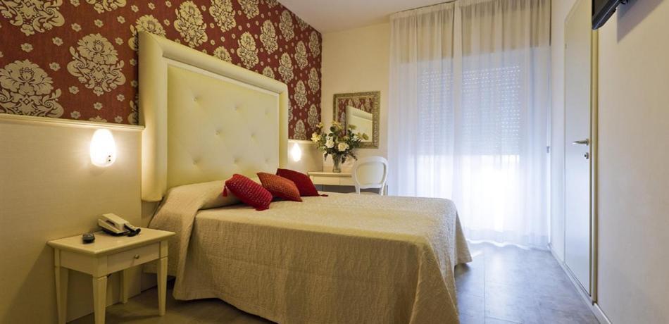 Hotel Foschi-Peninsula Беллария-Иджеа-Марина Экстерьер фото