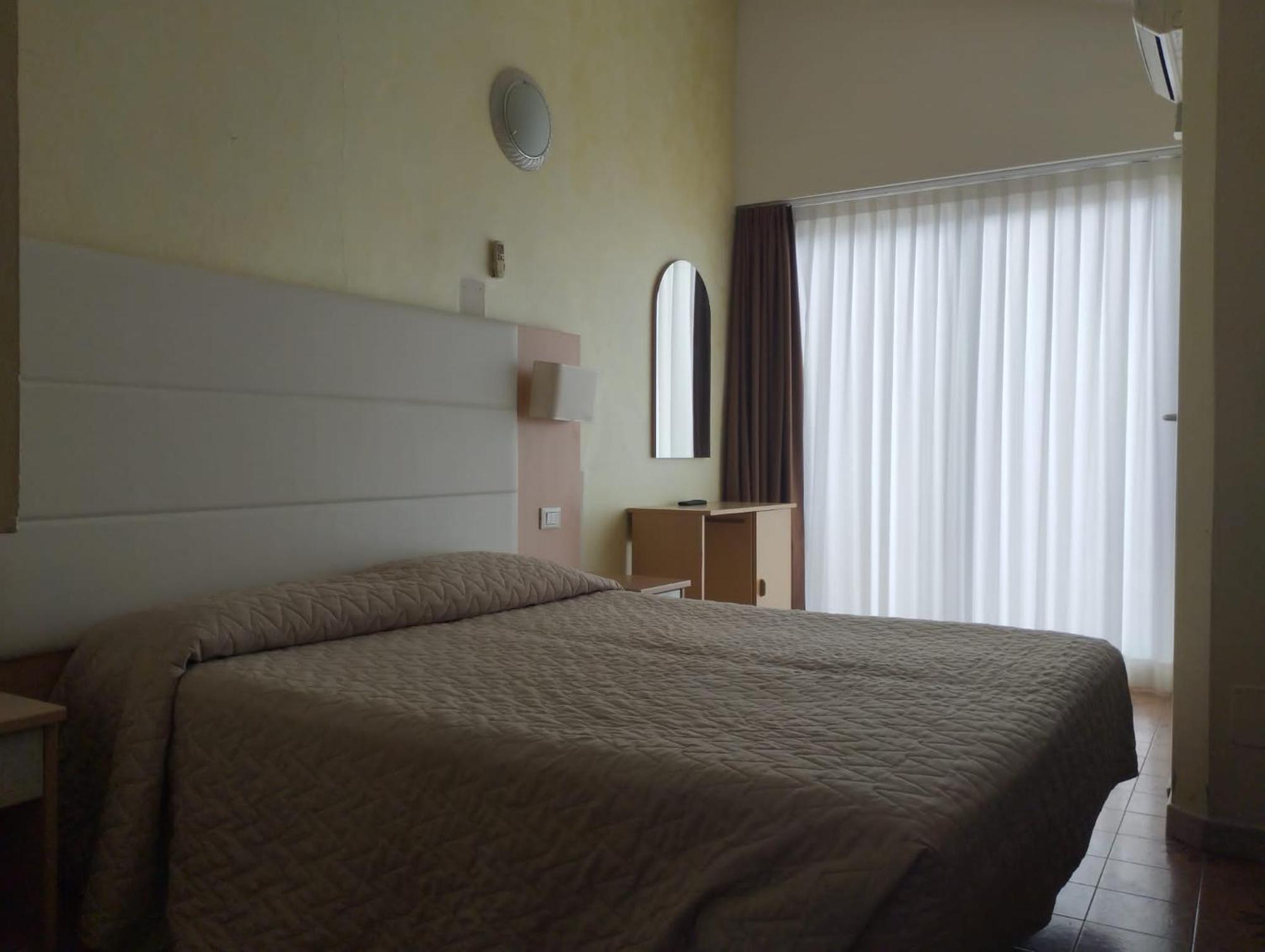 Hotel Foschi-Peninsula Беллария-Иджеа-Марина Экстерьер фото
